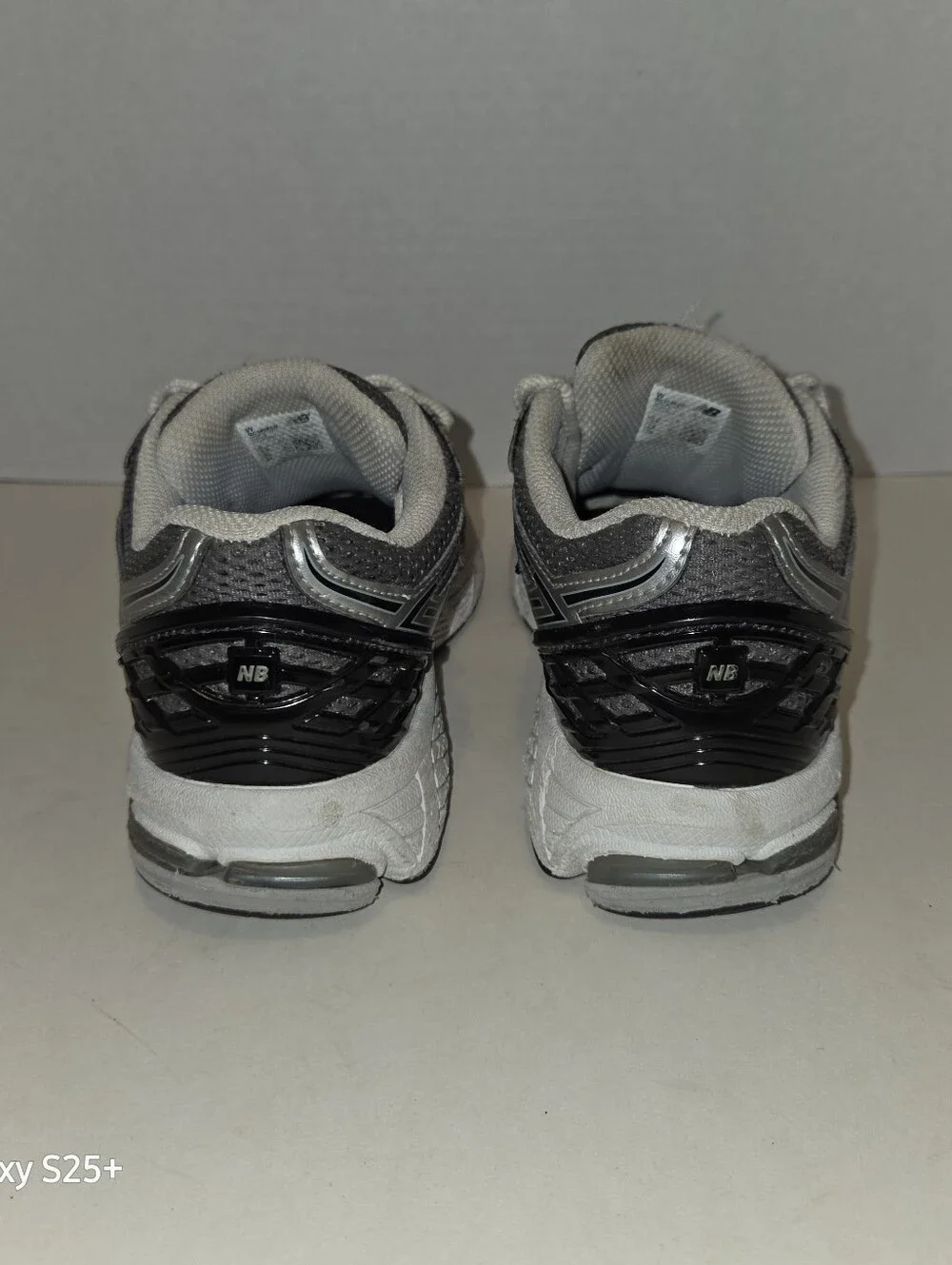 New Balance 1906R Sneakers/Black & Gray/Pre-School Boy Size 4W
